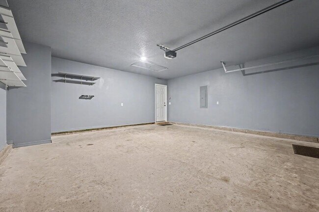 Building Photo - 3277 Chapelwood Dr