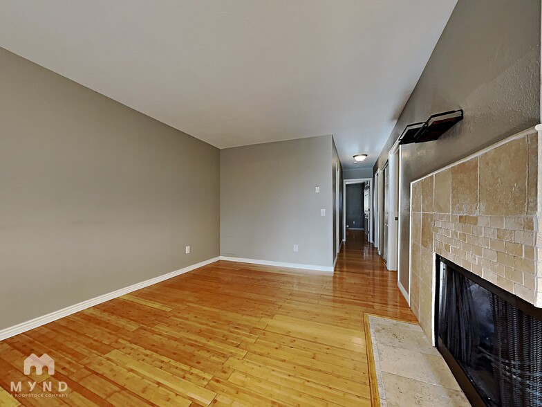 Building Photo - 7885 Barbara Ann Dr