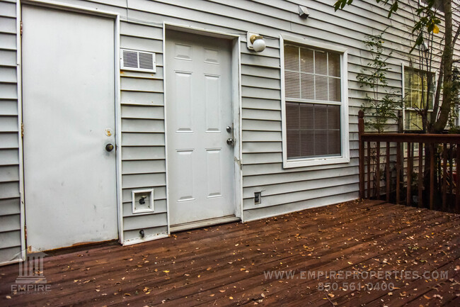 Building Photo - Townhome off Hartsfield Road