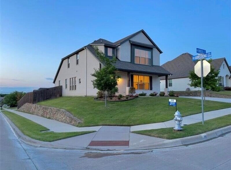 Building Photo - 560 Inwood St