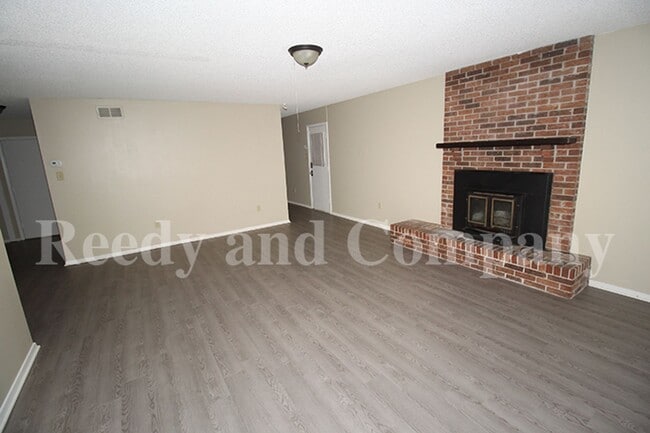 Building Photo - 5677 Fenway Dr