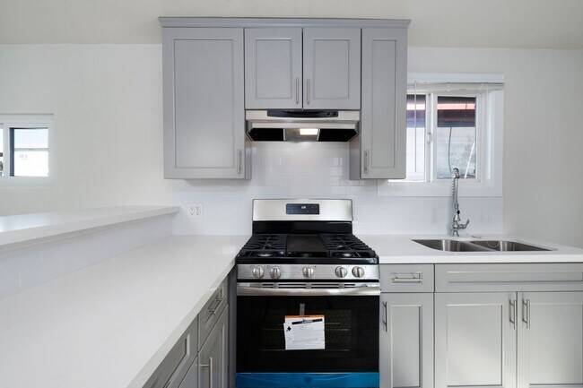 Building Photo - 3087 Inez St