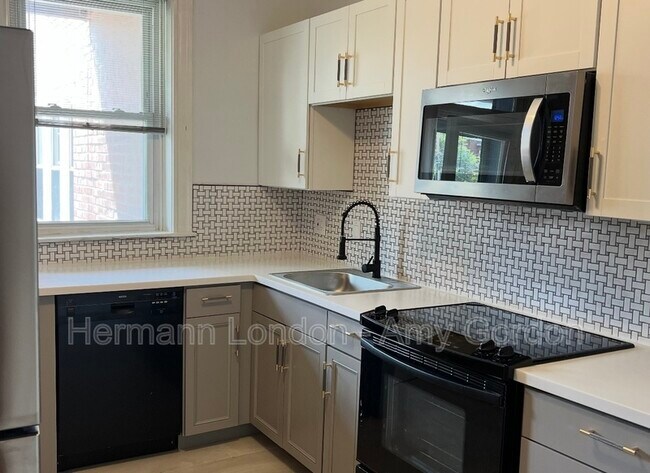 Building Photo - 3918 Flad Ave