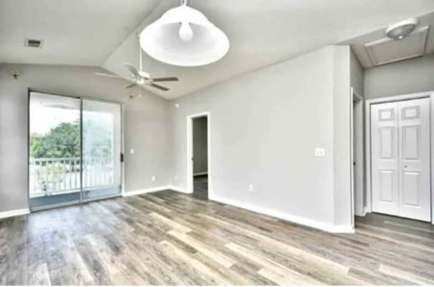 Building Photo - 498 River Oaks Dr