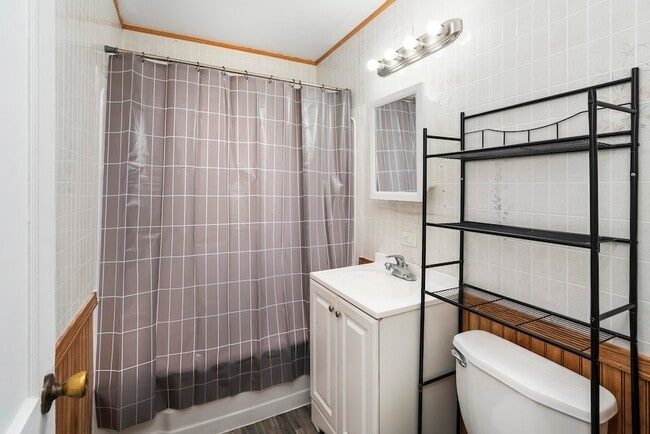 Building Photo - 5116 Ivanhoe St