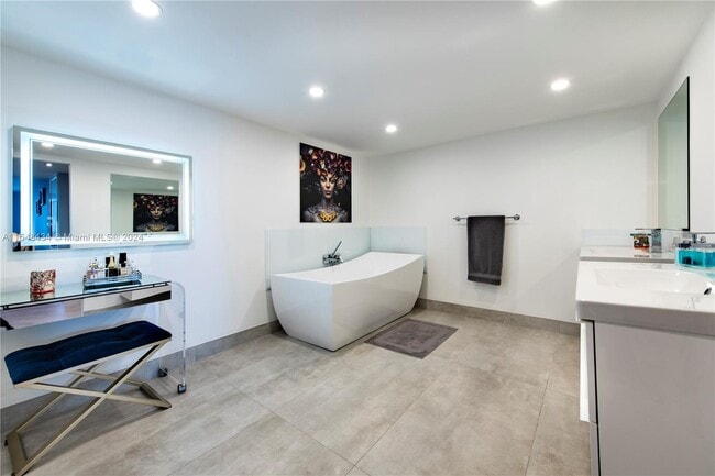 Building Photo - 12000 N Bayshore Dr