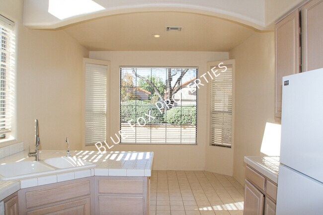 Building Photo - 4131 E Hawks Wing Dr