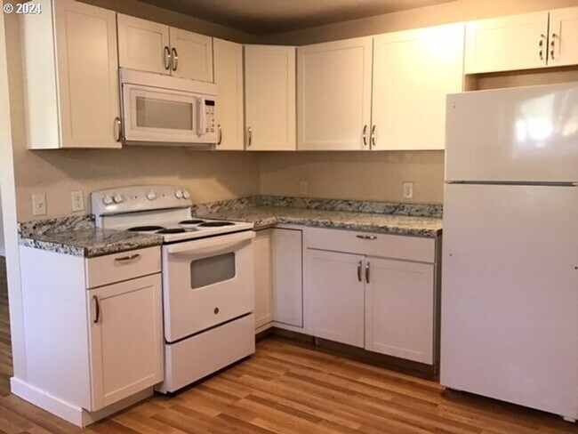 Building Photo - Charming Updated Home!