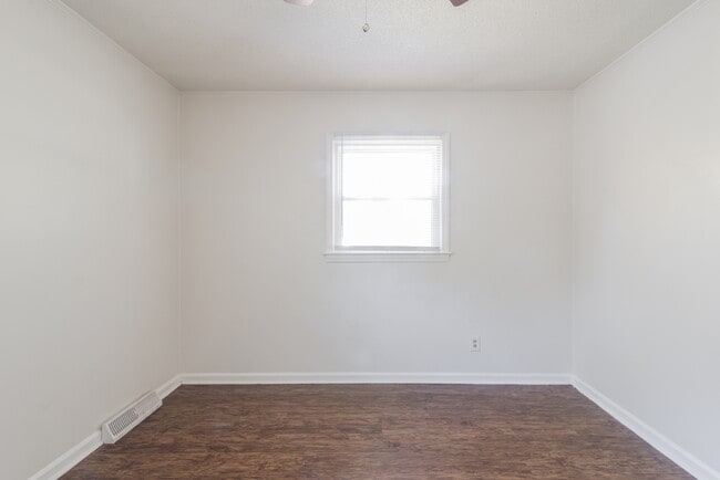 Building Photo - 1024 Houston St