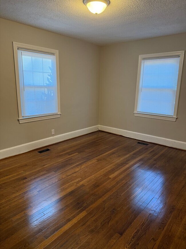 Building Photo - 1002 W Haven Blvd