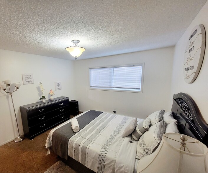 Primary Photo - 301 E 46th Ave