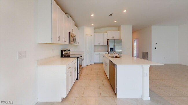 Building Photo - 3530 NE 21st Ave