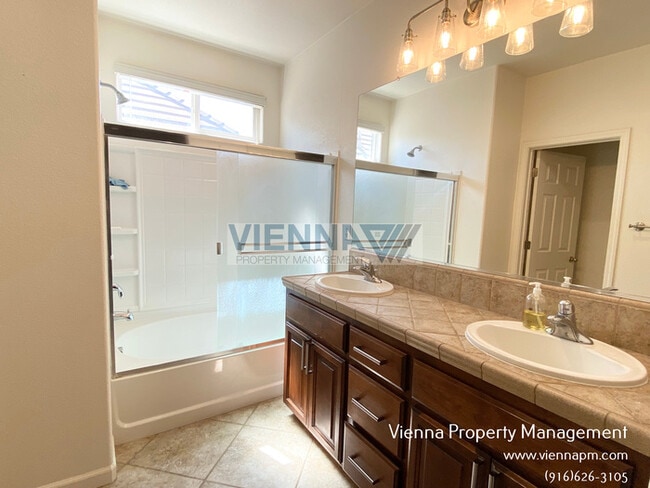 Building Photo - Sacramento, CA - House - $2,350.00