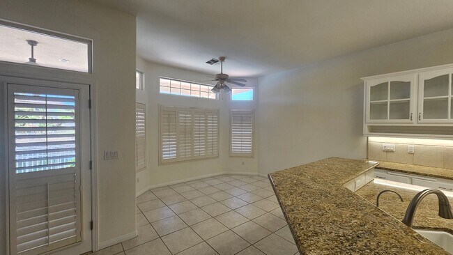 Building Photo - Beautiful Waterfront Home in Northwest Bakersfield