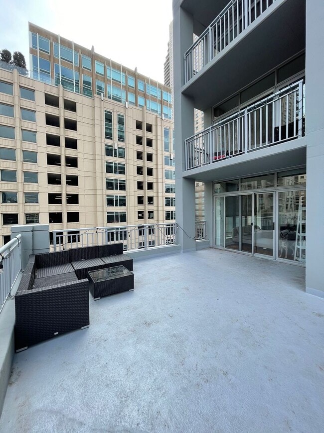 Building Photo - 600 N Dearborn St