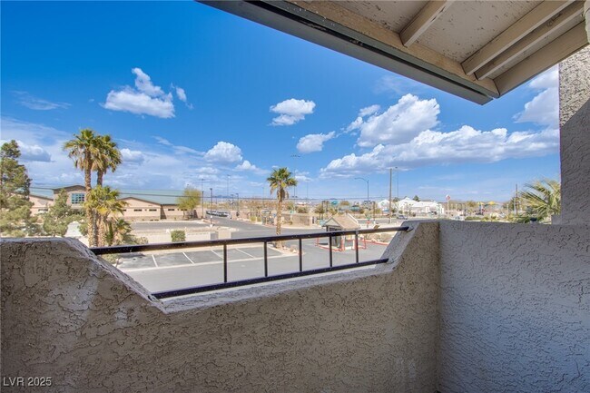 Building Photo - 3749 Carlyle Dr