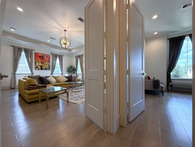 Building Photo - 4043 Tartan Ln