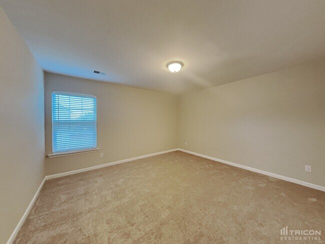 Building Photo - 117 Prairie Wolf Run