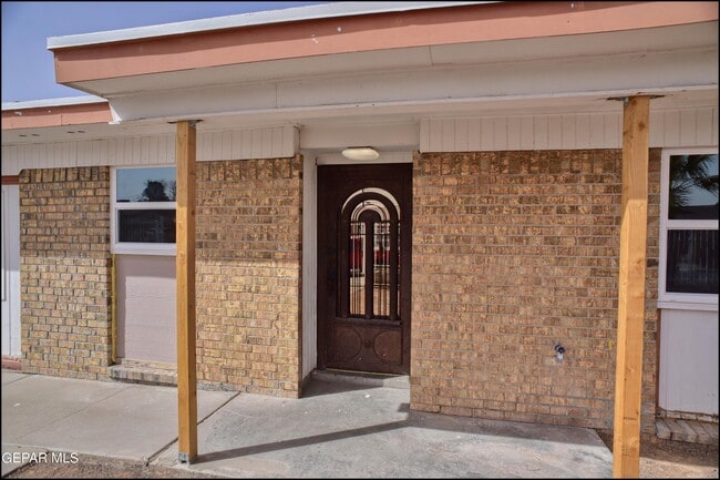 Building Photo - 9004 Acatlan Ln