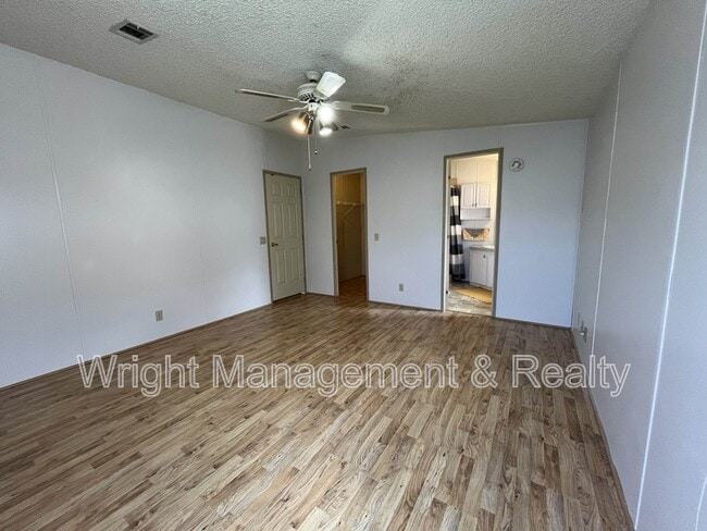 Building Photo - 38202 Woodgate Ln