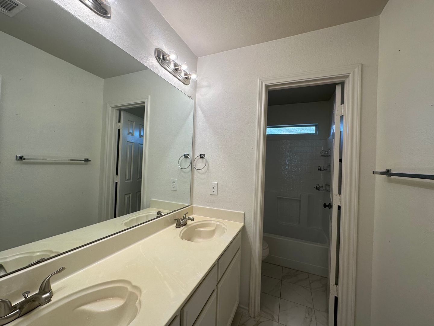 Building Photo - 11913 Wildwood Ln