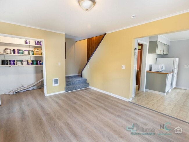 Building Photo - $500 OFF Special - Beautiful 4 Bed/1 Bath Home in Astoria