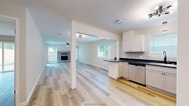 Building Photo - 1112 Airline Dr