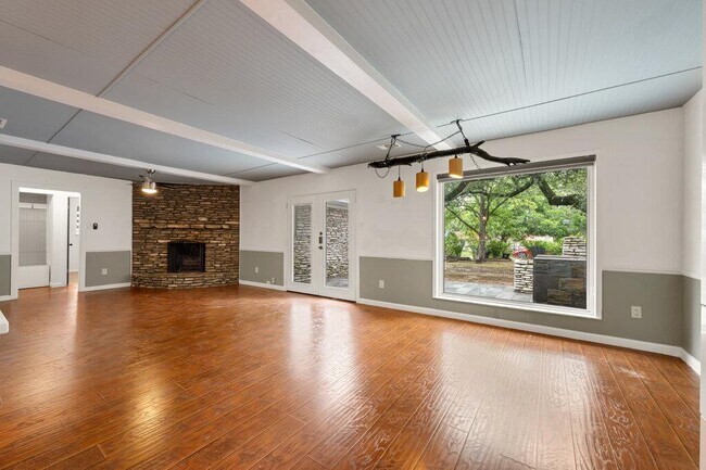 Building Photo - 1003 Minda Dr