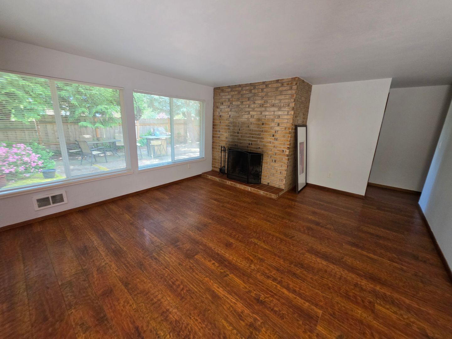 Building Photo - 4352 5th Ave NW