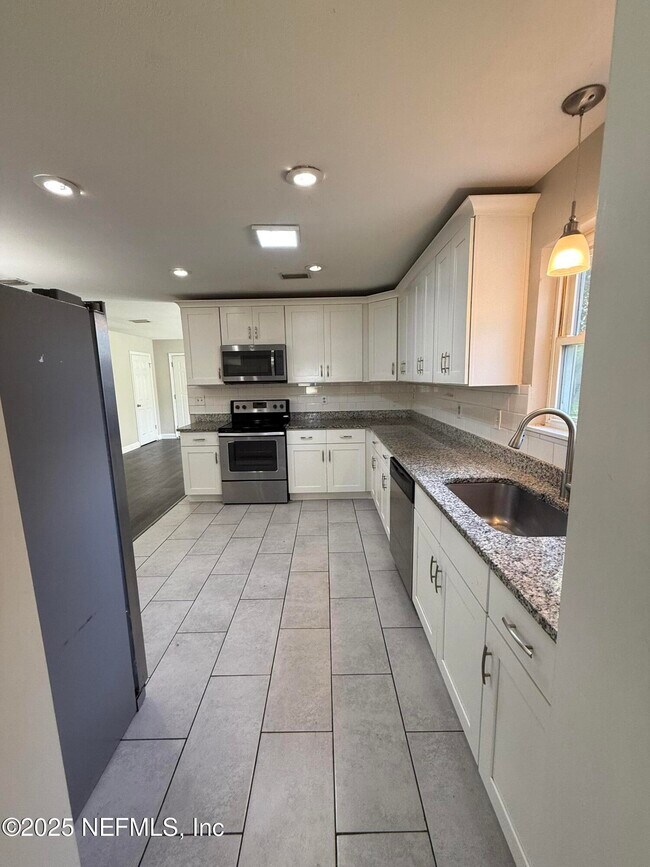 Building Photo - 10914 Indies Dr N