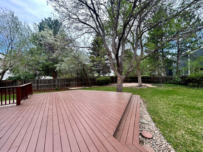 Building Photo - Beautiful 5 Bedroom Home with Large Private Yard