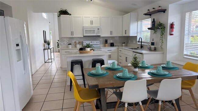 Building Photo - 605 Rochester Loop