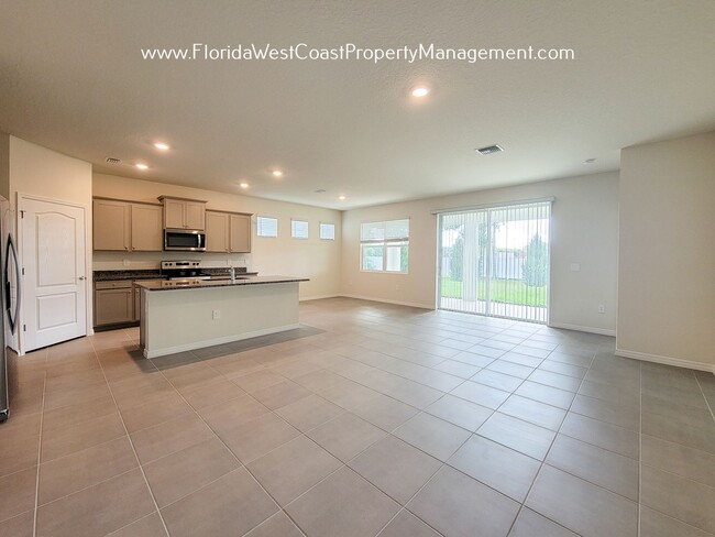 Building Photo - LAKEWOOD RANCH! 4 BEDROOM/2 BATH/ PET FRIENDLY! COMMUNITY POOl! READY for MARCH 2026