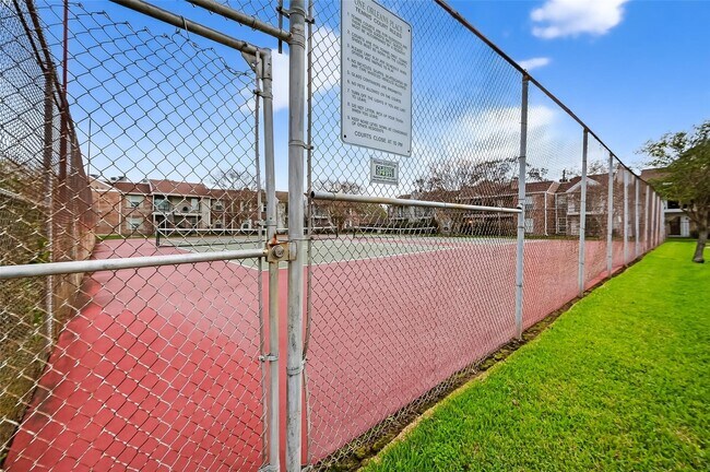 Building Photo - 2800 Jeanetta St