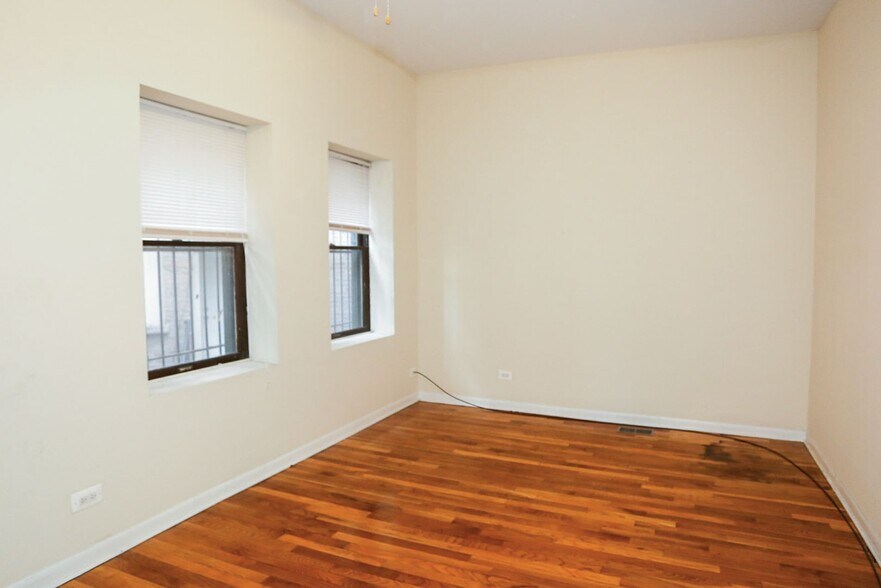 Building Photo - 877 W Lill Ave