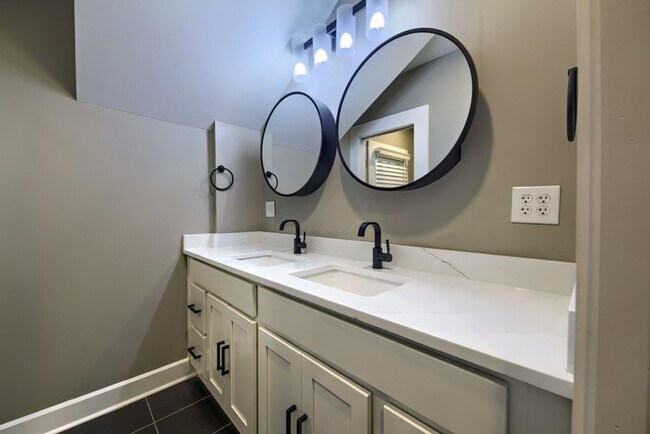 Building Photo - OSU Single Family House! Great Location!