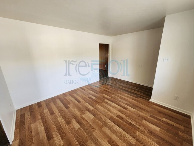 Building Photo - 29 Brookview Dr
