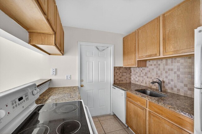 Building Photo - 809 Lighthouse Dr