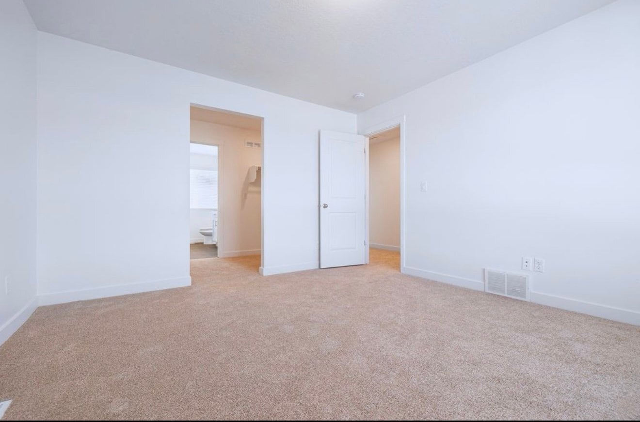 Building Photo - 84 E 200 S
