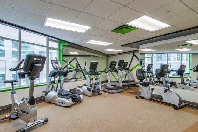 Building Photo - Gorgeous Studio W/ W/D, A/C, Balcony, Rooftop Deck, Gym, Jacuzzi with City views!!