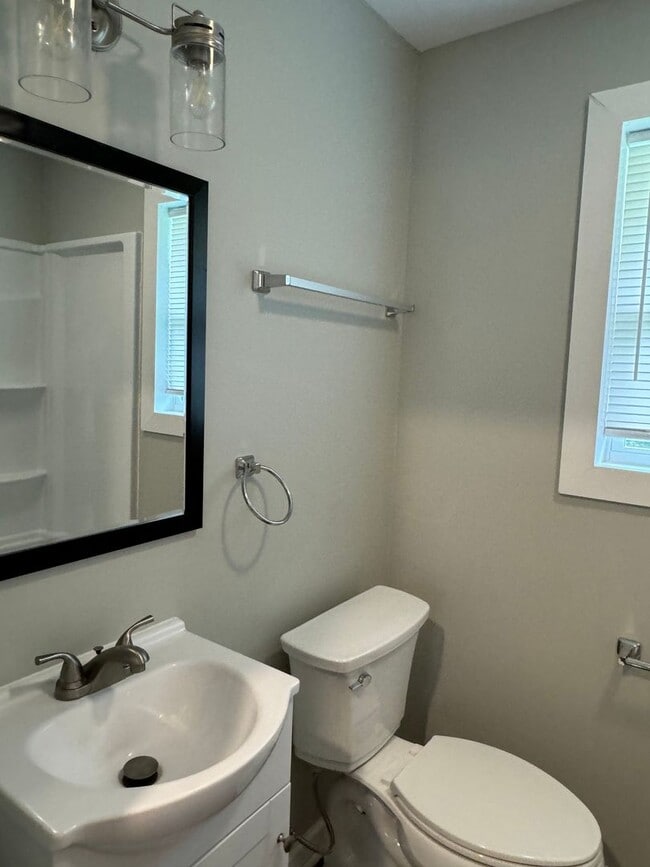 Building Photo - 4-6 Chestnut Dr