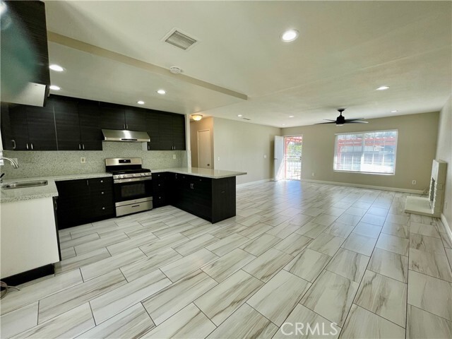 Building Photo - 2448 S Pinehurst Pl