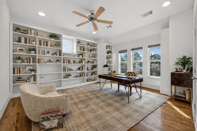 Building Photo - 931 W 23rd St