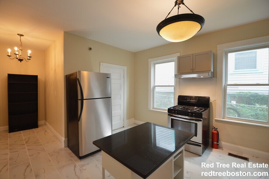 Primary Photo - 10 Bucknam St