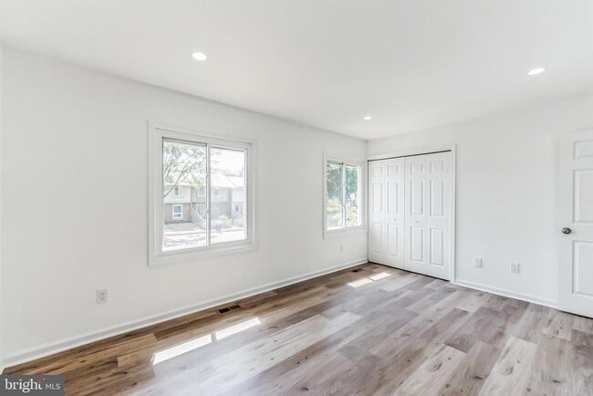 Building Photo - 630 Clearwater Ct