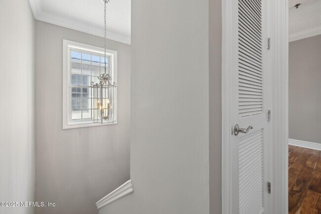 Building Photo - 137 3rd St S