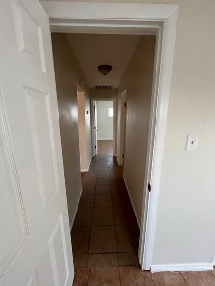 Hallway - 115 George Pl