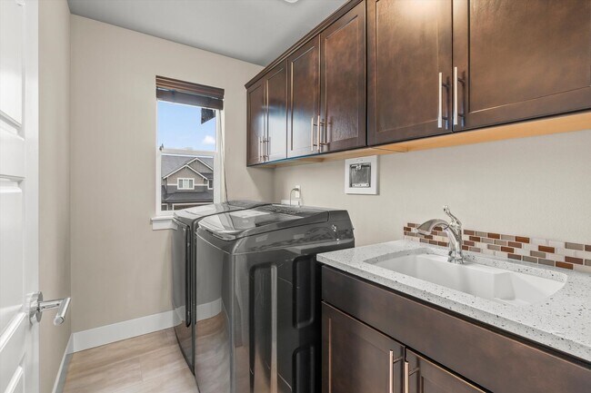 Building Photo - Backyard Putting Green + Outdoor Fireplace | Comfortable Puyallup Rental