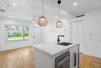 Building Photo - 401 NE 2nd Ave