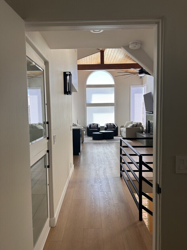 Building Photo - 3740 Ocean Dr